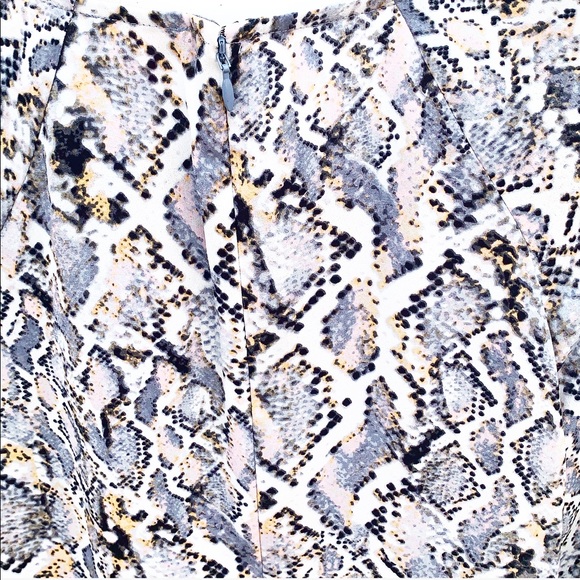 Vince Camuto Snake Python Print Tie Knot Top - Picture 6 of 6